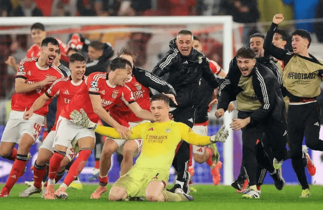 皇马2-4，掉落附加赛！错怪了阿隆索，穆帅骑脸庆祝太扎心